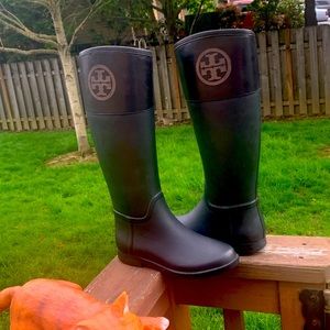 Description
Tory Burch Rubber Knee-High Rain Boots, Leather  Very good condition